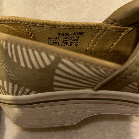 DANSCO - Calling all Nurses☺️. EU sz41. Fits like a Us Sz 9.5. - Picture 6 of 13